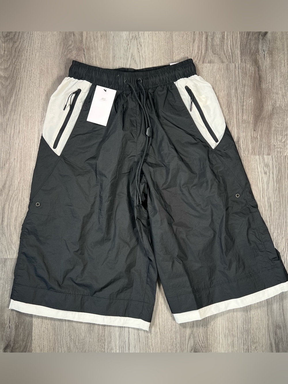 New Nike Tech Men's Woven Oversized Shorts Black IF8259-010 Size Small Loose Fit